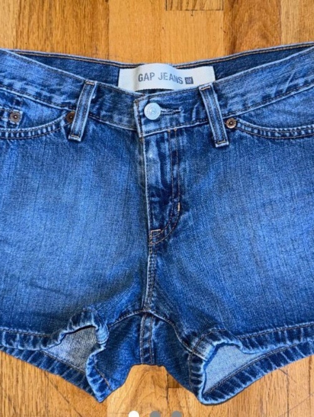 GAP Light Wash Denim Shorts with Contrast Stitching SZ 2